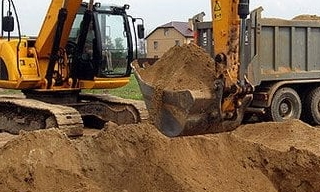 Выкопать яму экскаватором в Мариинске от 931 руб. - 2Землекопа-Мрн