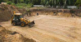 Разработка котлована Мариинск, цена от 311 руб./м3.